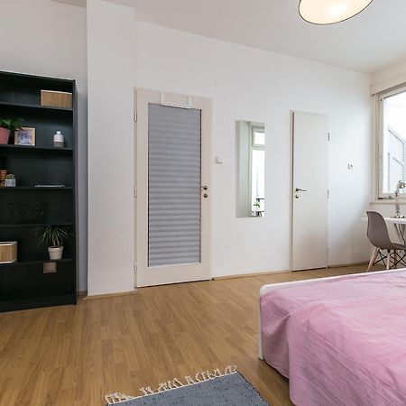 Apartments Ve Smeckach 27 Прага Екстер'єр фото
